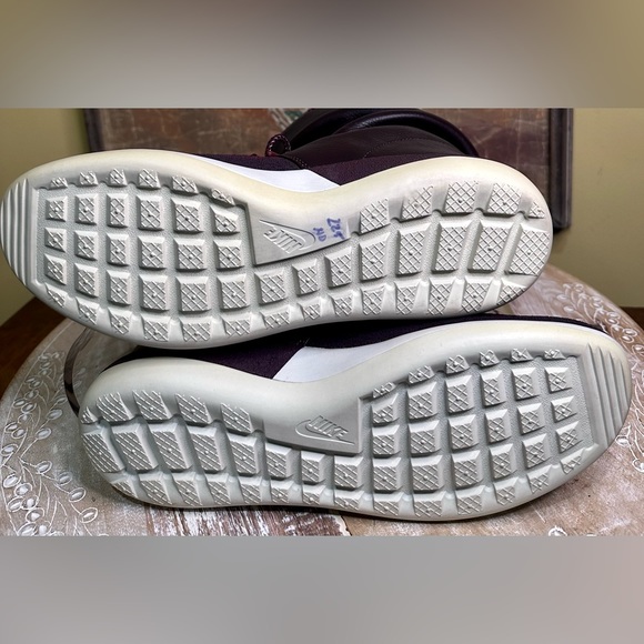 EUC *Never Worn* Nike “Roshe Two” FlyKnit Deep Burgundy SneakerBoot. Size 9 - Picture 14 of 15